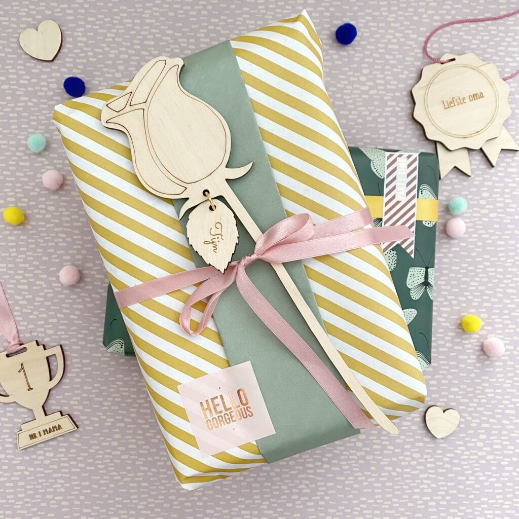 Moederdag 2021; cadeautips voor moeders en oma's! 1 bloem hout